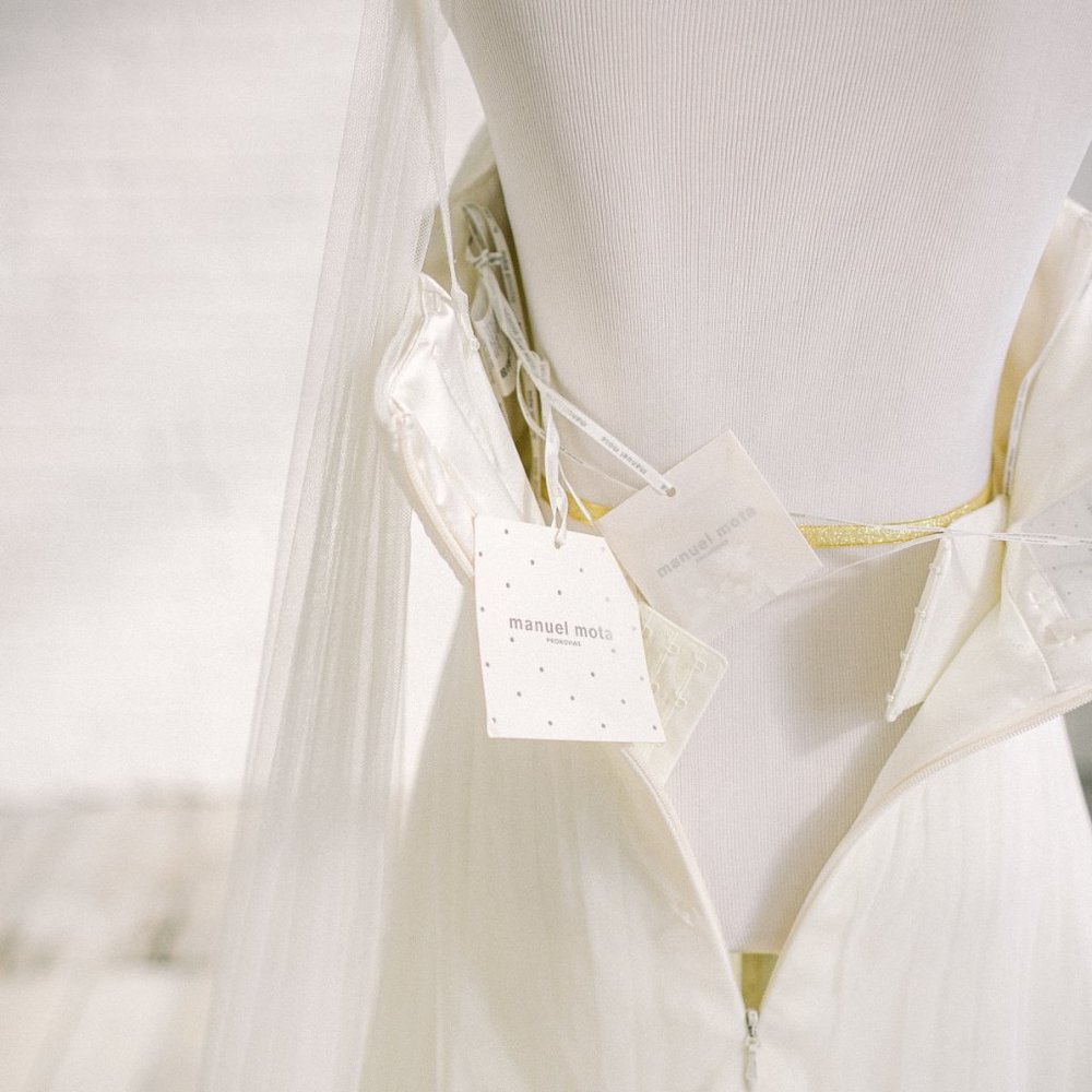 Manuel Mota Pronovias Wedding Dress 4 One Shoulder - Picture 8 of 8